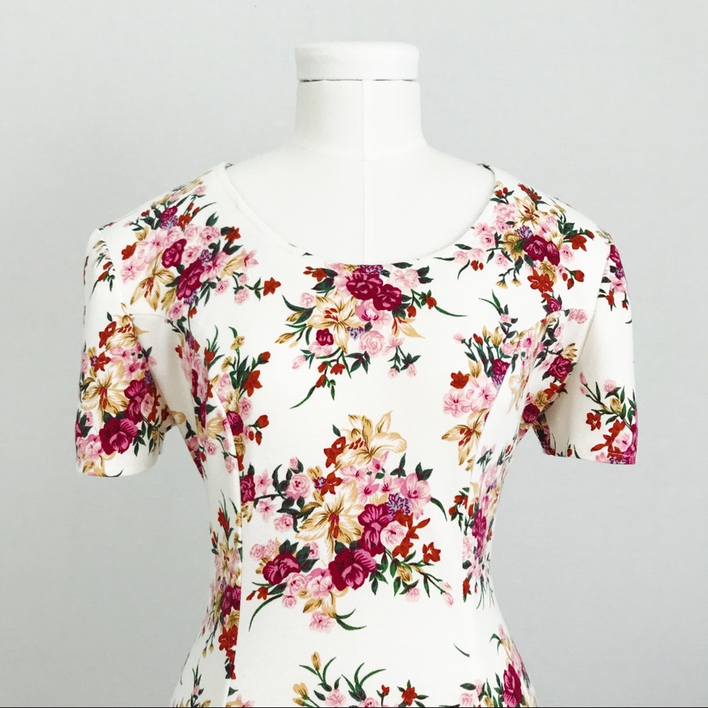 Vintage 90’s Botanical Lace-Up Dress in White | Size S